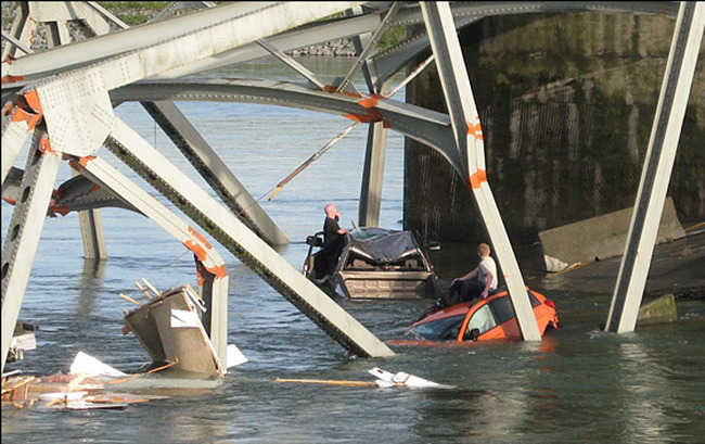 i5 bridge collapse